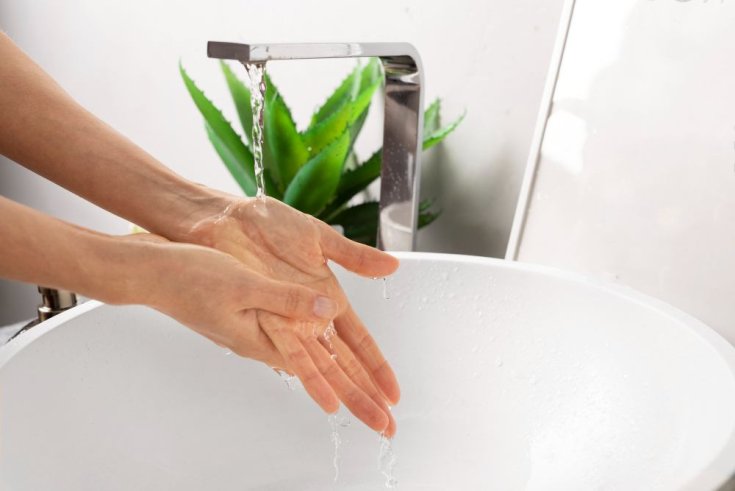 3 Reasons To Install A Touchless Faucet