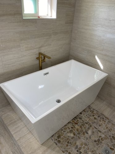 Small Tub & Shower Issues That Turn Into Big Repairs